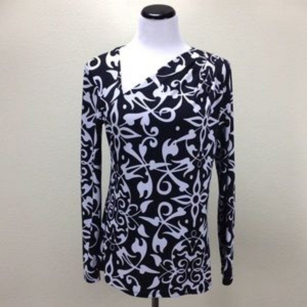 Black and white Side V neck top